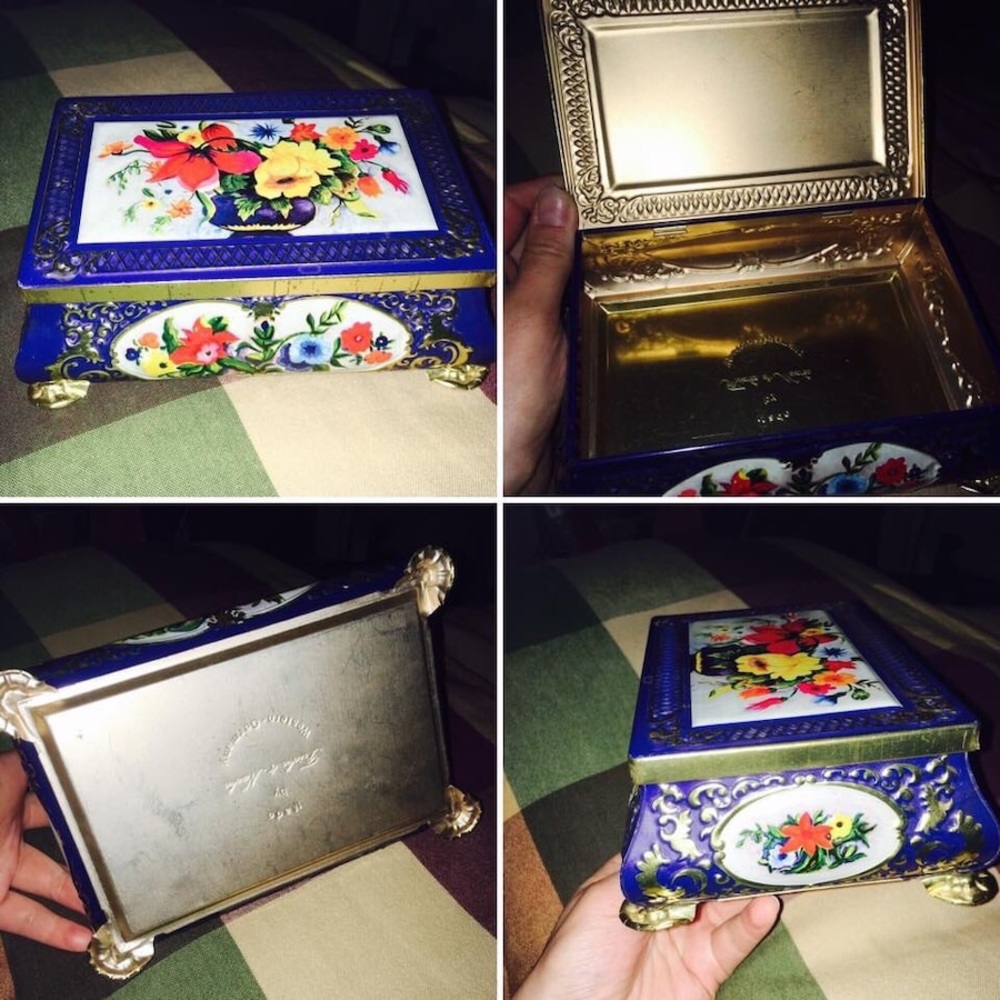 Blue, white and red floral jewelry box